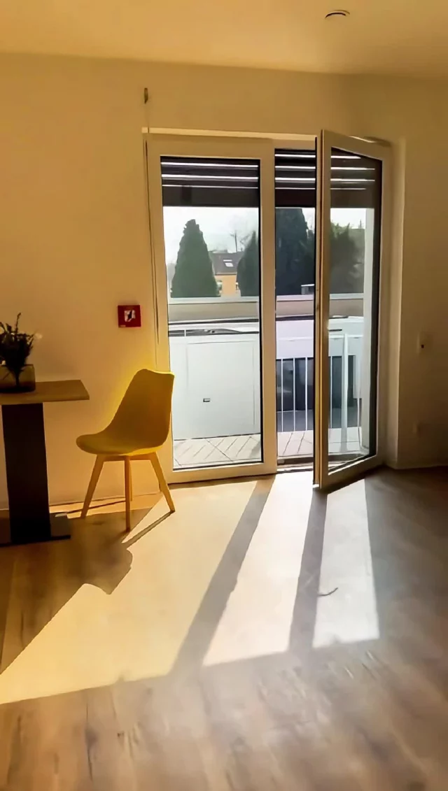 ✨Exklusiver Einblick in unsere neue Senioren-WG in Essen-Altenessen!✨  Bald ist es so weit! Am 15.08. eröffnet unsere liebevoll eingerichtete Wohngemeinschaft für Seniorinnen und Senioren.🏡  🛏️ Freie Zimmer für Menschen ab Pflegegrad 3
🏡 Zusätzlich bieten wir Service-Wohnungen & 1:1 Intensivpflege-Wohnungen an
📍 Besichtigung & Kennenlernen jederzeit möglich  Jetzt unverbindlich beraten lassen:  🙋‍♀️ Lena Haidinger
📱 0172 5383586
📧 kunden@pflegedienst-bernstein.de  #SeniorenWG #Essen #PflegeWG #PflegedienstBernstein #WG #Wohngemeinschaft #Pflege #Pflegedienst #Intensivpflege #ServiceWohnen